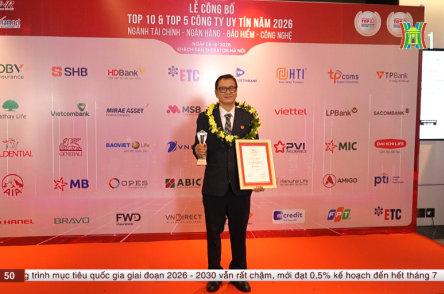 TỔNG GIÁM ĐỐC HANEL THAY MẶT HANEL NHẬN CHỨNG NHẬN TOP 10 CÔNG TY CÔNG NGHỆ UY TÍN VIỆT NAM NĂM THỨ 6 LIÊN TIẾP TẠI HÀ NỘI - TIN THỜI SỰ 17H45 NGÀY 7/8 TRÊN KÊNH TRUYỀN HÌNH HÀ NỘI 1